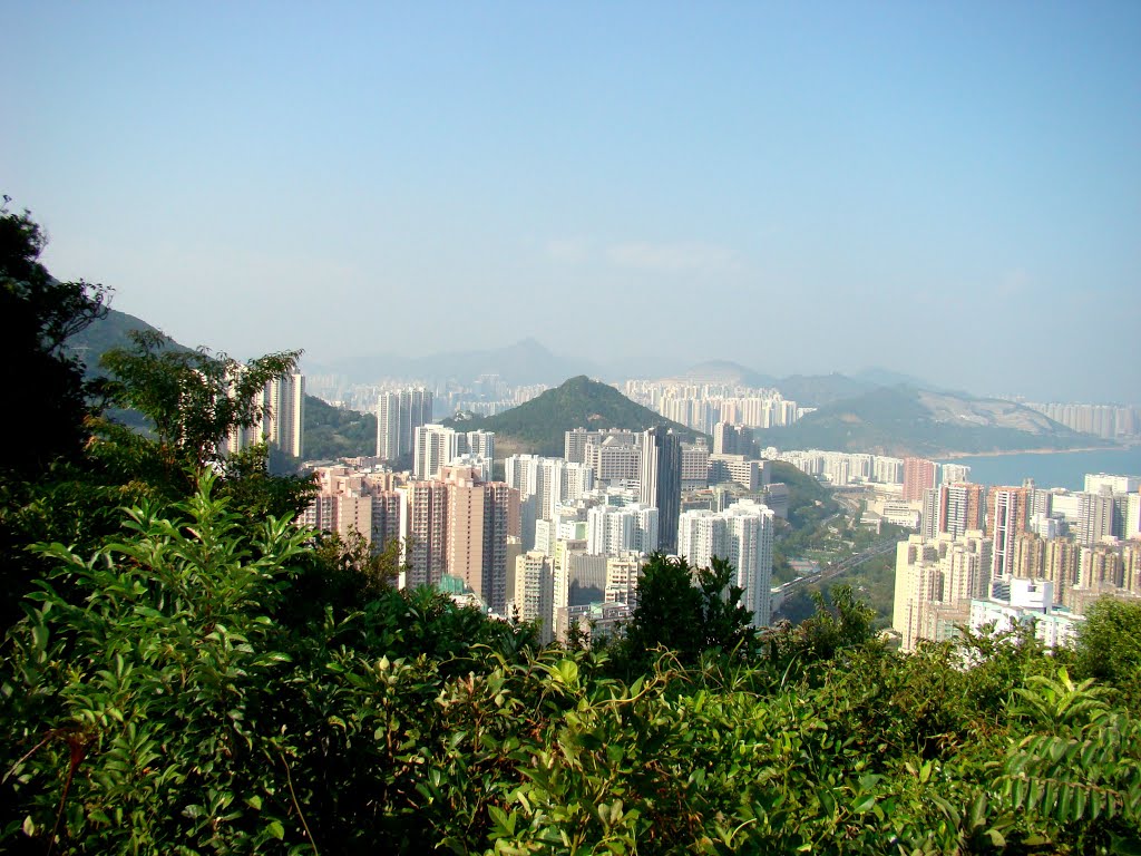 Uitzicht richting Chai Wan by Ge Nielissen