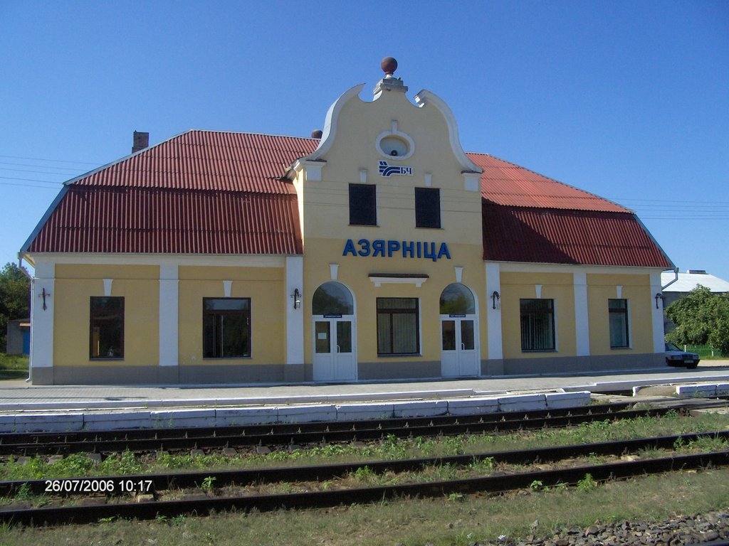 Ozernica Railway Station by valniz