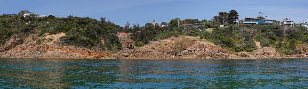 Pebble Cove Beach (Nov, 2012). The road above this beach, which links Dromana and Mornington, collapsed in June, 2012. Work continues, to restore it by Muzza from McCrae