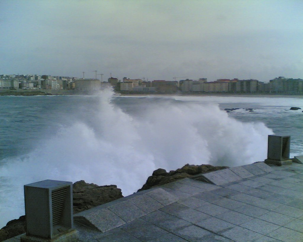 Olas en Riazor. La Coruña by Joaquín Vilas