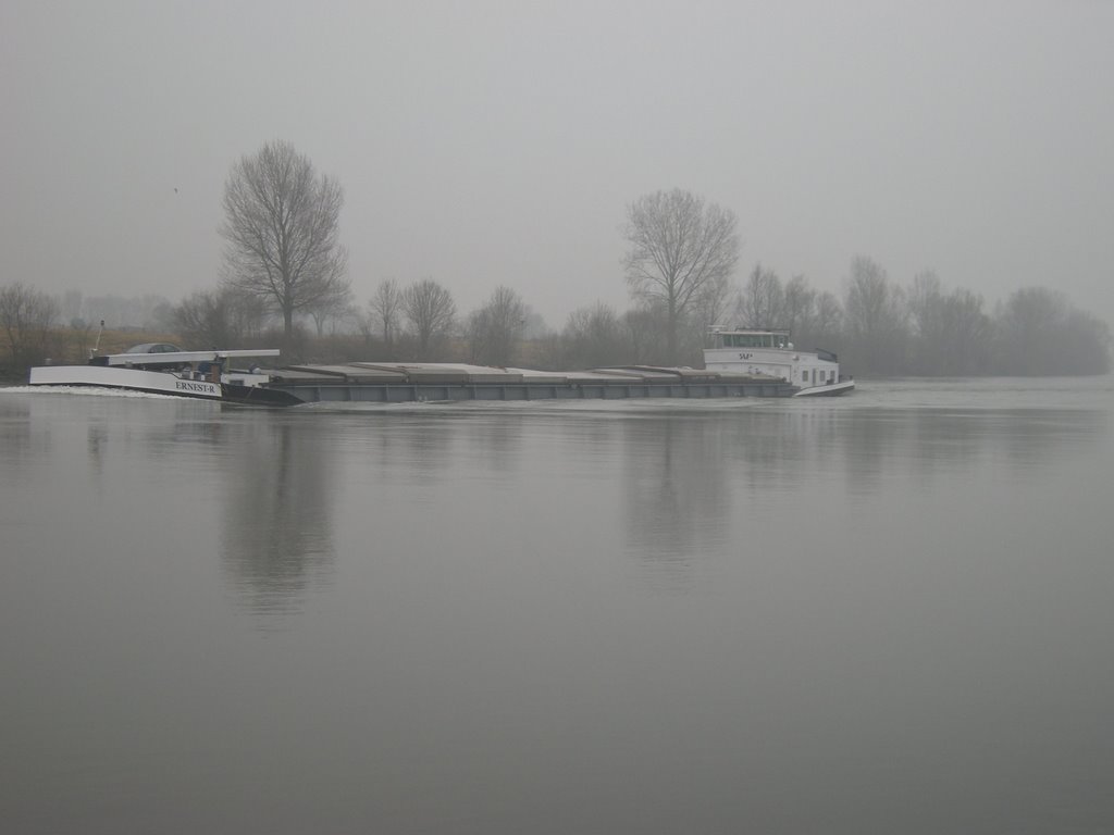 Schifffahrt auf der Maas zwischen Beugen und Boxmeer by pitpix