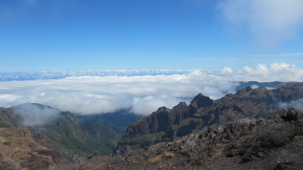 Clouds are coming to Pico Ruivo by steffxxx