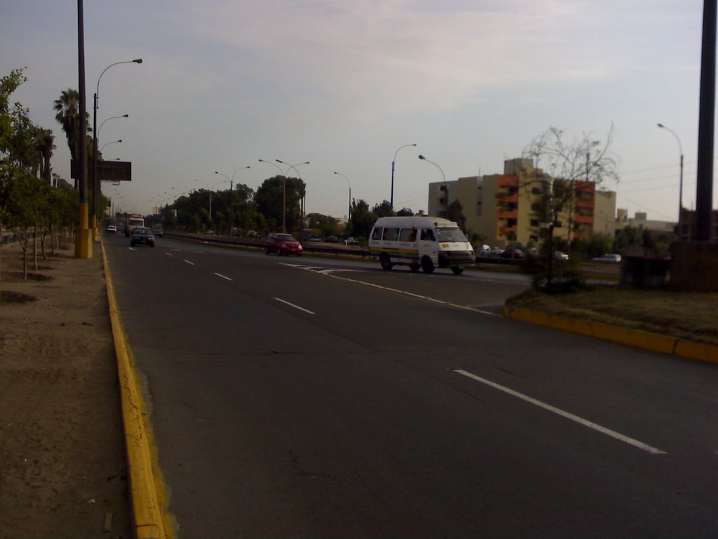 Av. Evitamiento hacia Av. Circunvalacion by lhidalgo0204