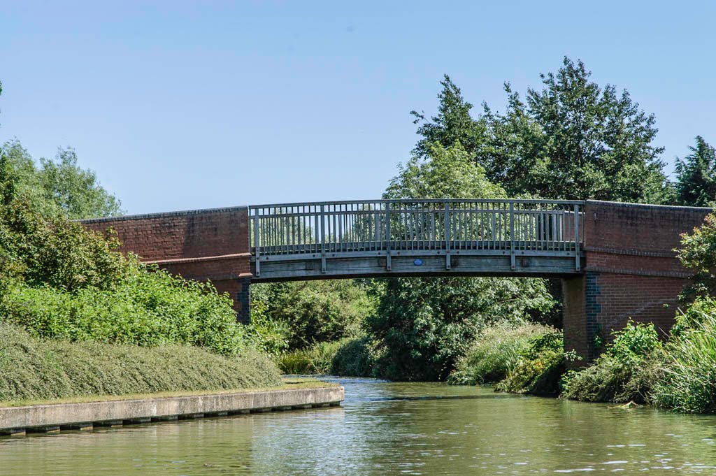 A pedestrian bridge by hilofoz