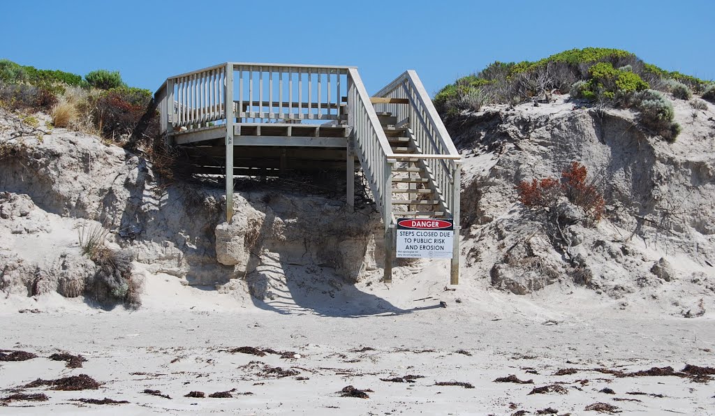 Mind the last step - foreshore lookout by Phaedrus Fleurieu