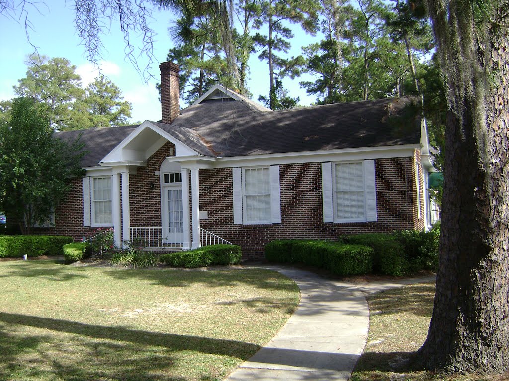 Woman's Building, Valdosta by mriveraz