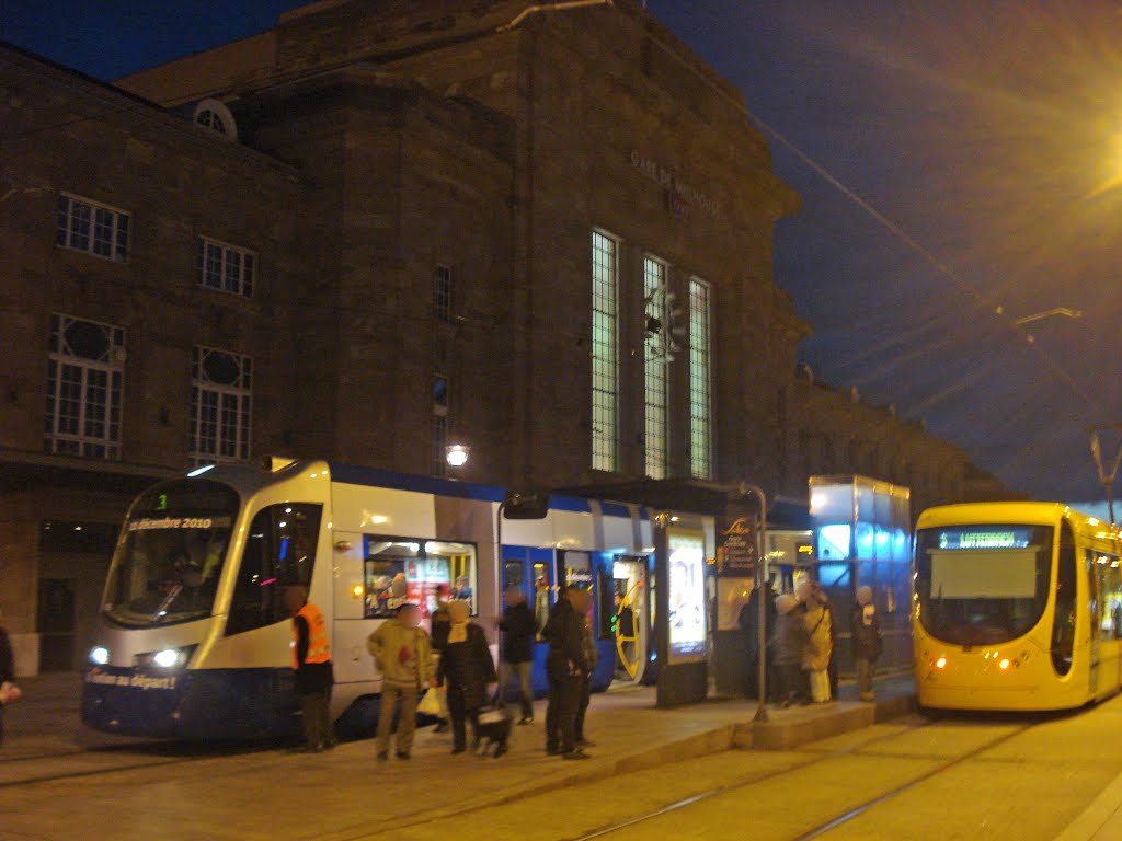 Avanto et Citadis 302 squattent la gare centrale, même le soir by SocoA