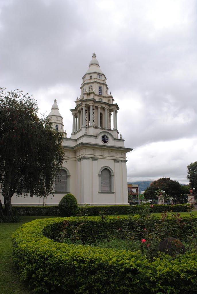 Iglesia de Desamparados by Carlo Vivi