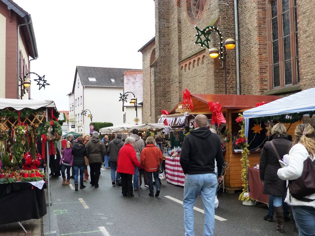 Weihnachtsmarkt um die Kirche by MMcM