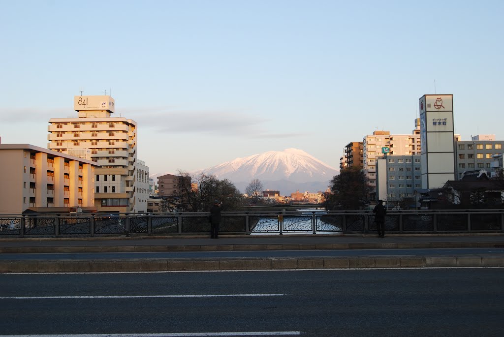 旭橋からみた朝の岩手山('12.12.3) by Mikochan