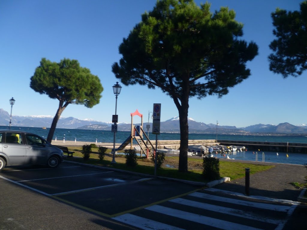 Peschiera del Garda (Verona) - vista lago dal porto Bergamin by leochiodojeans