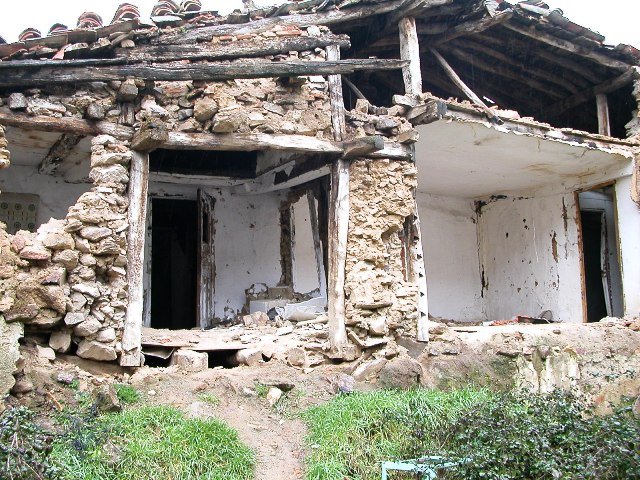 Casa en ruinas, Villa de Buitrago by perikko