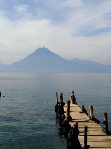 Lago de Atitlan visto desde Panajachel by edart