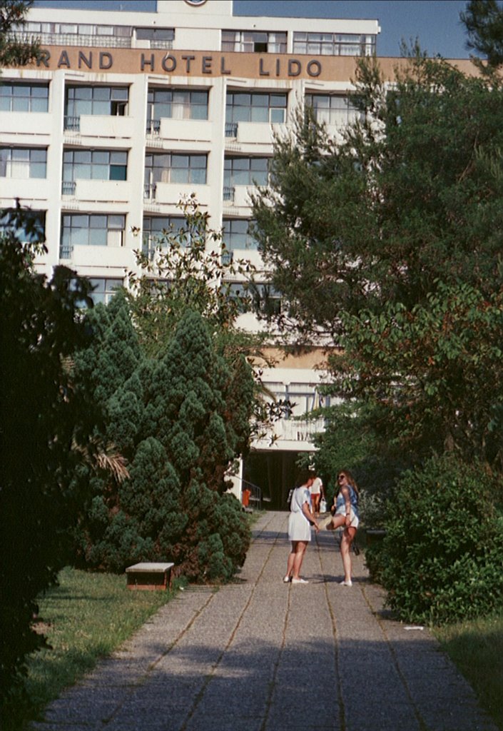 Hotel-1987 by Georg Engelmann