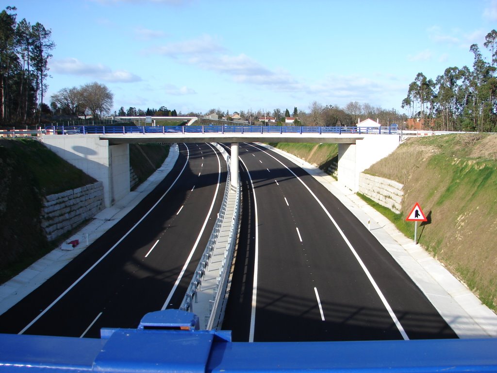 Zona intrerior de la glorieta de Piro hacia Castres by Arturo Maneiro