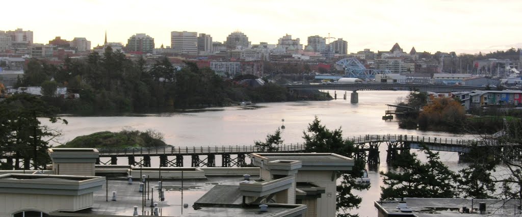 Victoria's Inner harbour by gbrojges