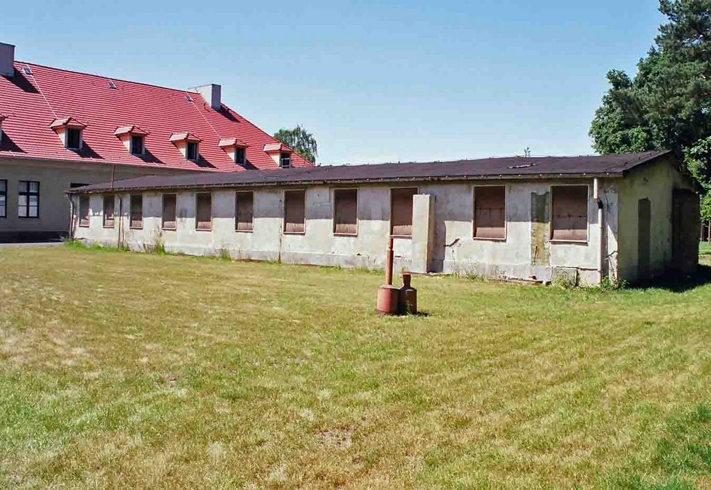 Alte Baracken im Konzentrationslager Sachsenhausen - Old Baracks at the Sachsenhausen Concentration Camp by JoNuthack