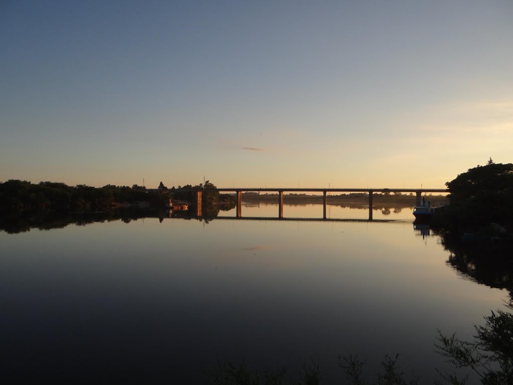 Un vistazo al puente by ivelbero