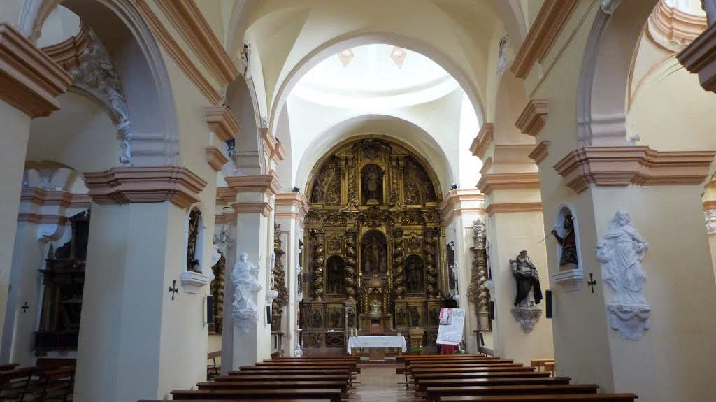 Interior de la iglesia de Ainzón (Zaragoza). by Asenvi