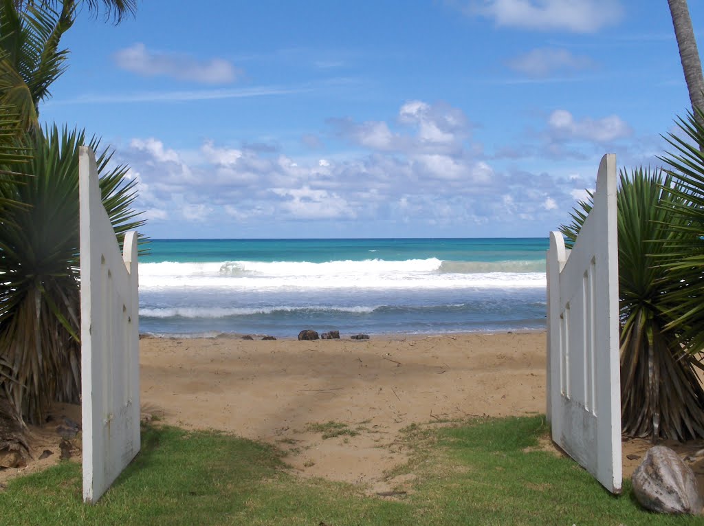 Gardengate to the beach of Coson, restaurant The Beach, Coson, Dominican Republic by Hans33