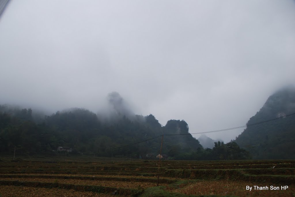 Trùng Khánh, Cao Bằng trong một ngày mưa phùn và sương mù dày đặc by Nguyễn Thanh Sơn