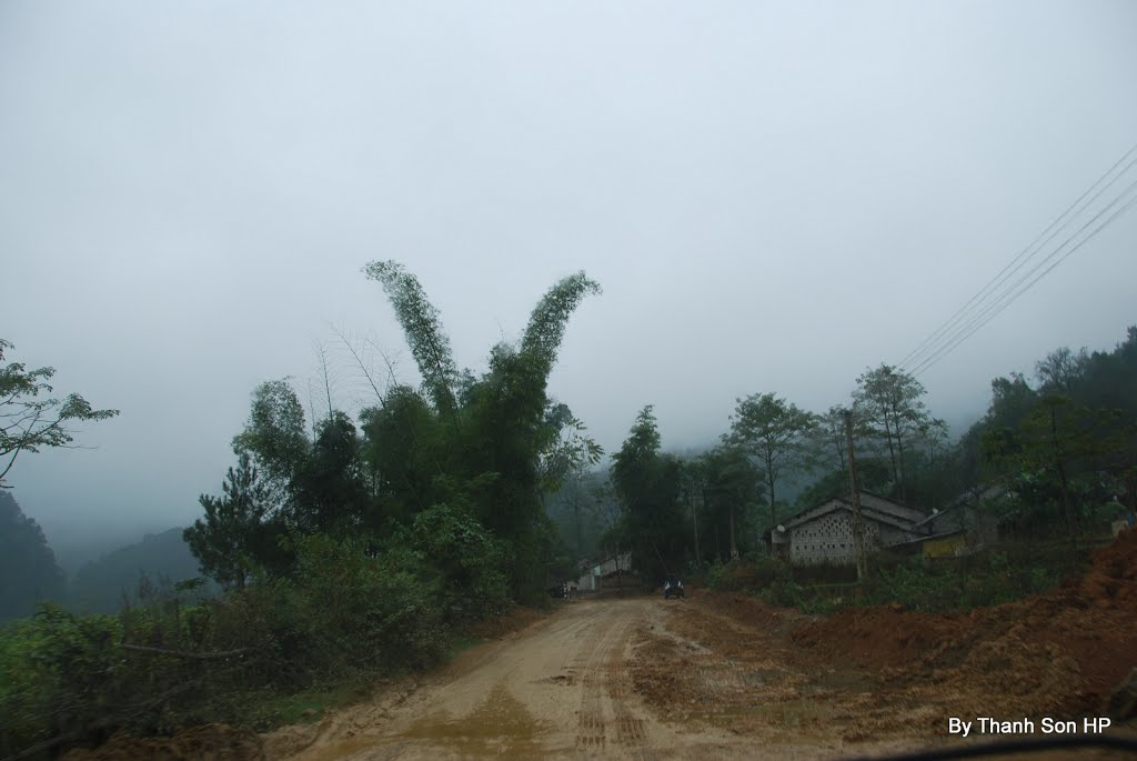 Trùng Khánh, Cao Bằng trong một ngày mưa phùn và sương mù dày đặc by Nguyễn Thanh Sơn