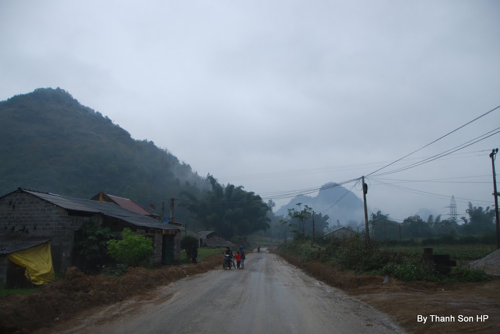 Trùng Khánh, Cao Bằng trong một ngày mưa phùn và sương mù dày đặc by Nguyễn Thanh Sơn