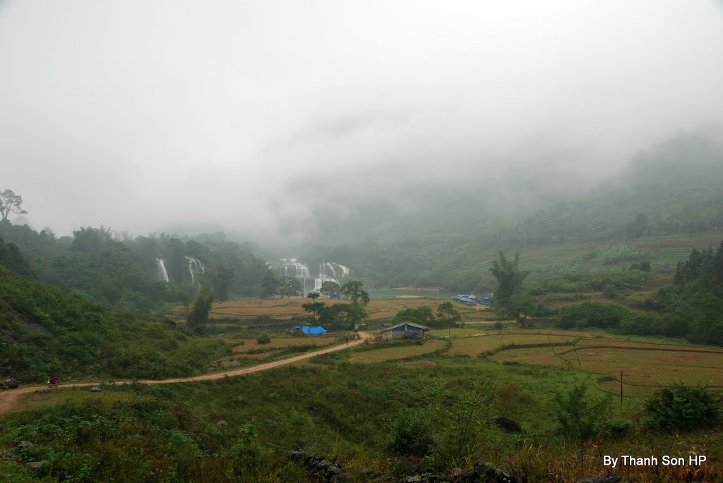 Khu vực biên giới Bản Giốc, Cao Bằng by Nguyễn Thanh Sơn