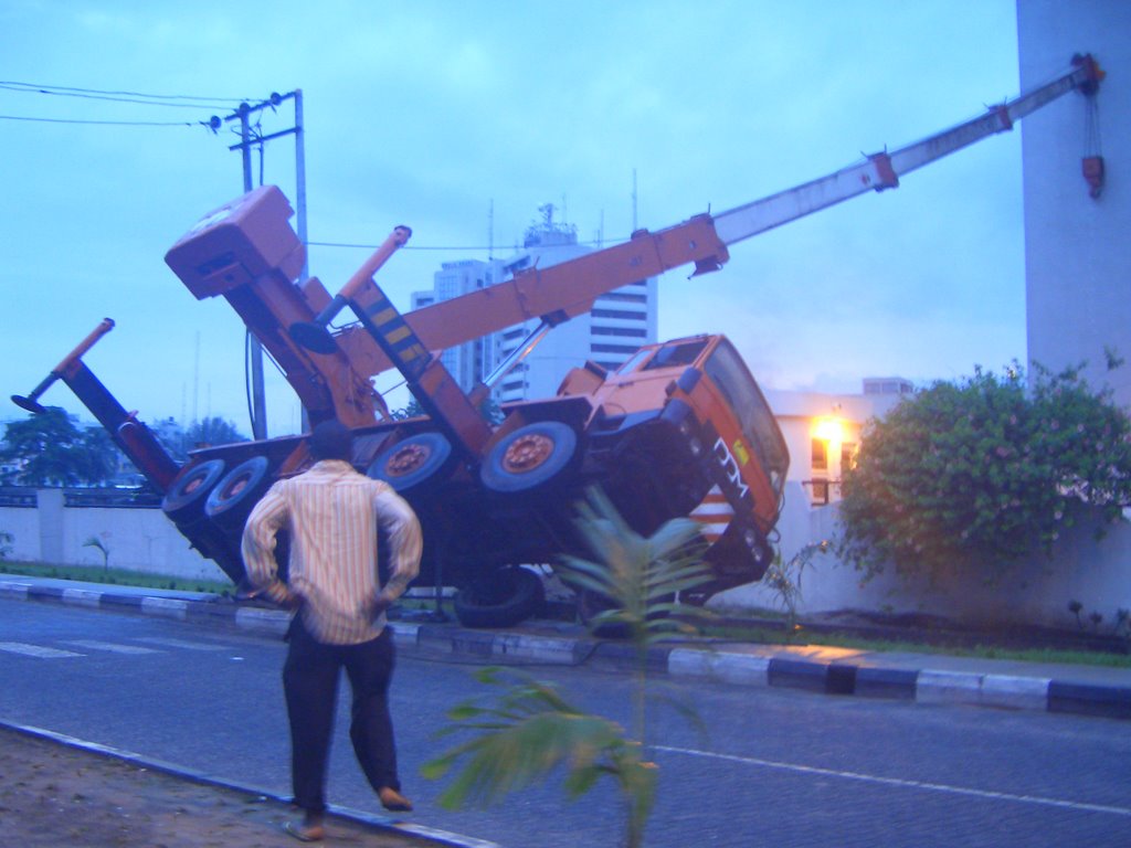 Crane accident at Eko Hotel by Kevin Vizier