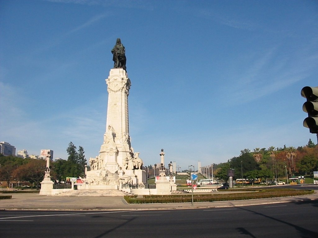 Plaza Marqués de Pombal, Lisboa by Pedro Llorente