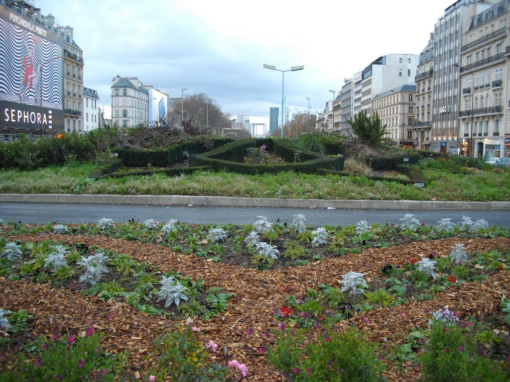 Massif de fleurs sur l'Avenue Charles De Gaulle à Neuilly by Claudius B.