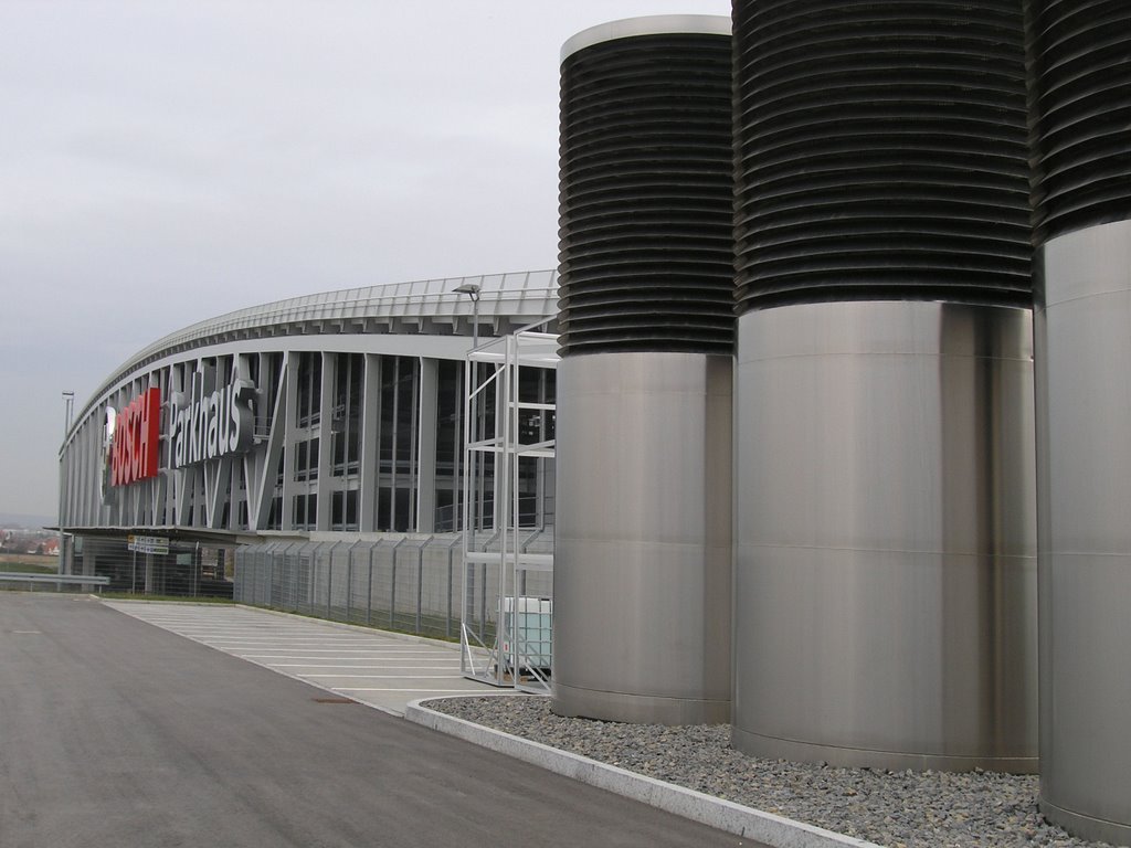 Bosch-Parkhaus, Neue Messe Stuttgart by KanakariFotos