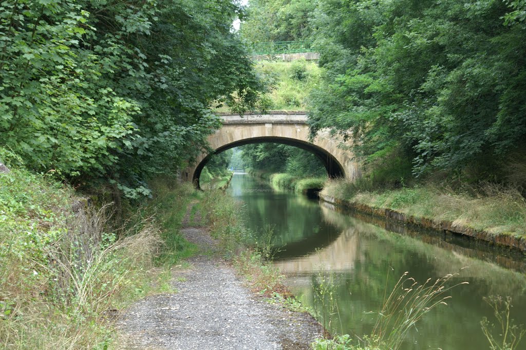 Canal entre Champagne et Bourgogne by Wil Oskam