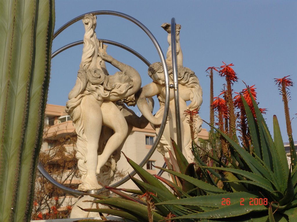 Detalle monumento a la Paz by Jesús González