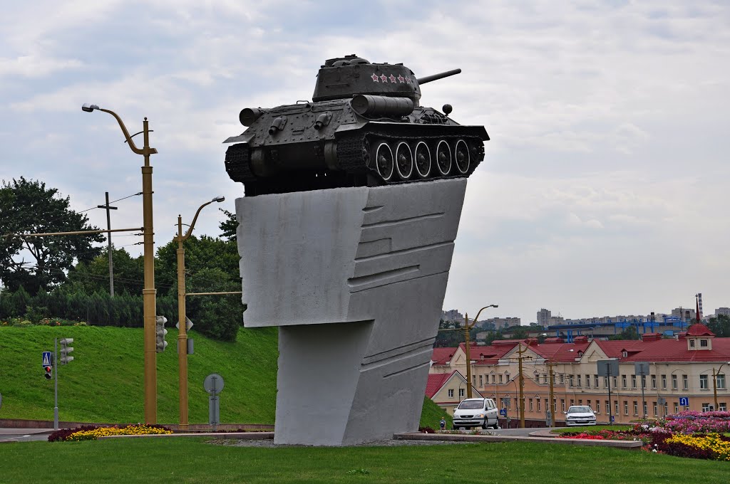 Гродно. Танк T-34/85. «Доблестным воинам Второго и Третьего Белорусских фронтов, освободивших Гродно от немецко-фашистских захватчиков» / Grodno. Tank T-34/85. "Valiant soldiers of the Second and Third Byelorussian Front liberated the Grodno from the Nazis" by Ann78