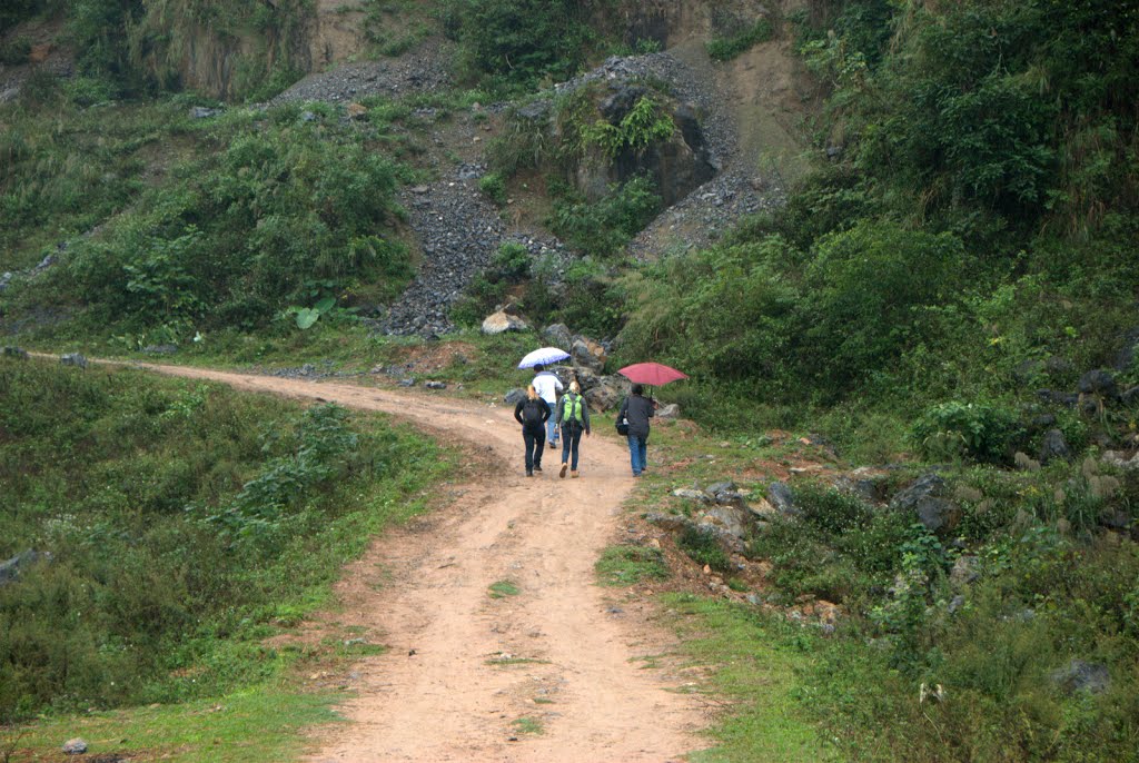 Khu vực thác Bản Giốc trong một ngày mùa Đông mưa phùn và sương mù by Nguyễn Thanh Sơn