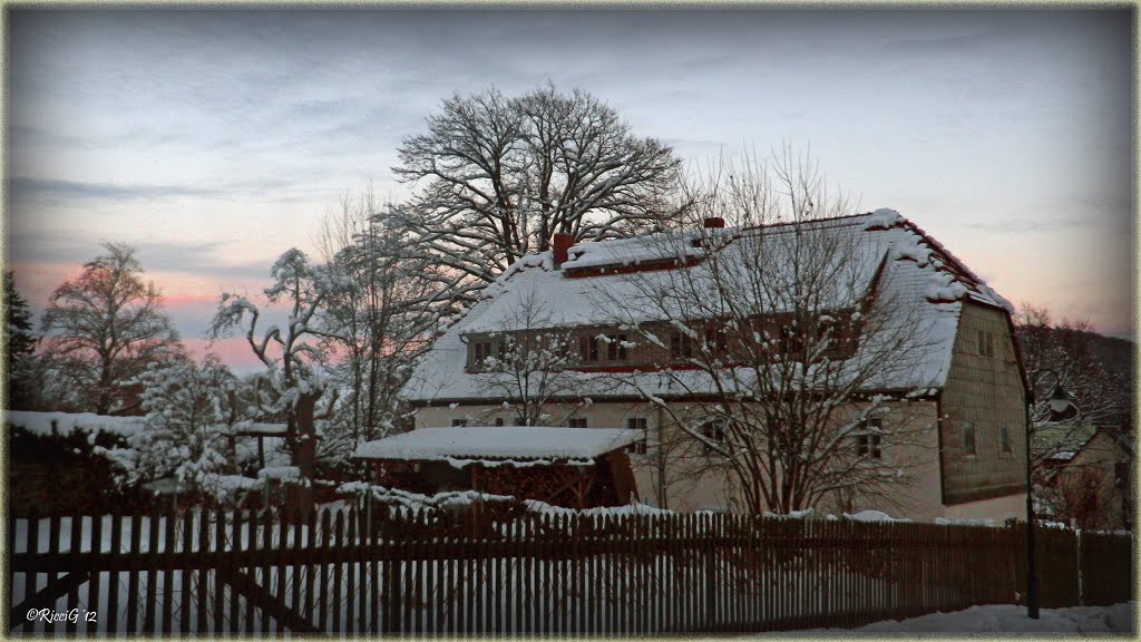 Die alte Schule im Winter by Gruetzimami