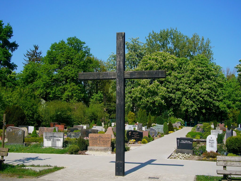 Auf dem evangelischen Friedhof by Opaguenter