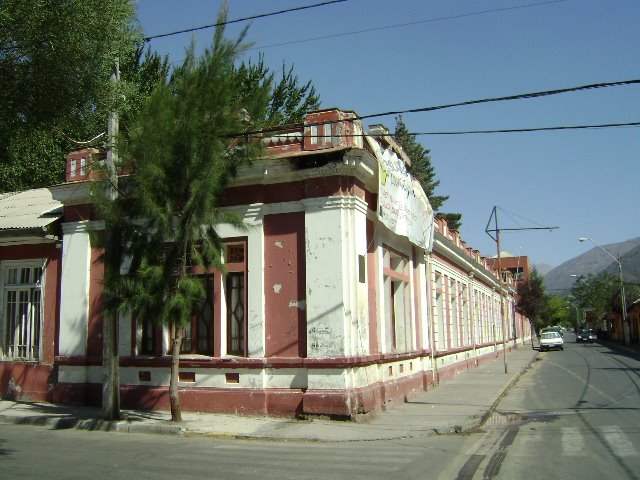 Fachada Laennec, San José by carlos vargas