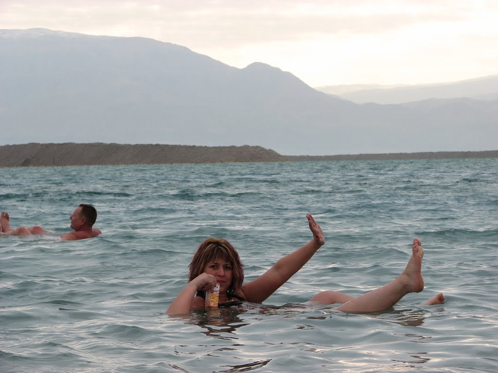 Don't think that I sitting on the Dead sea bottom... by gigaa Gintaras