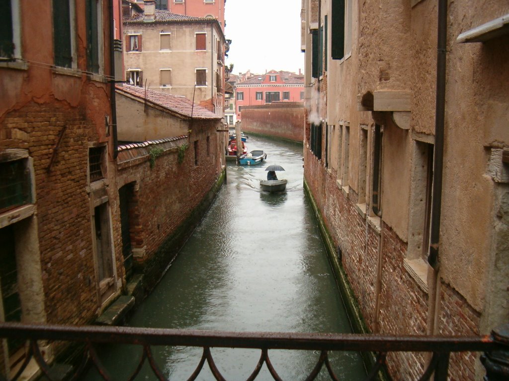 Un canale,venezia by Vangelis Doutsios