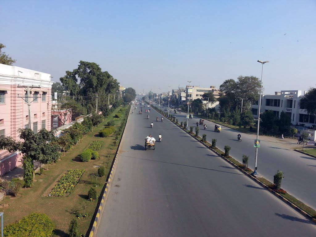 GT Road Outside UET by Taha Tahir