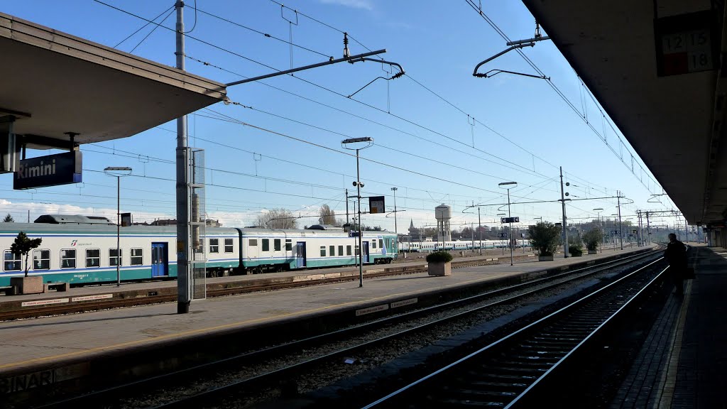 Stazione Rimini ... soliti ritardi... by GIORGIA