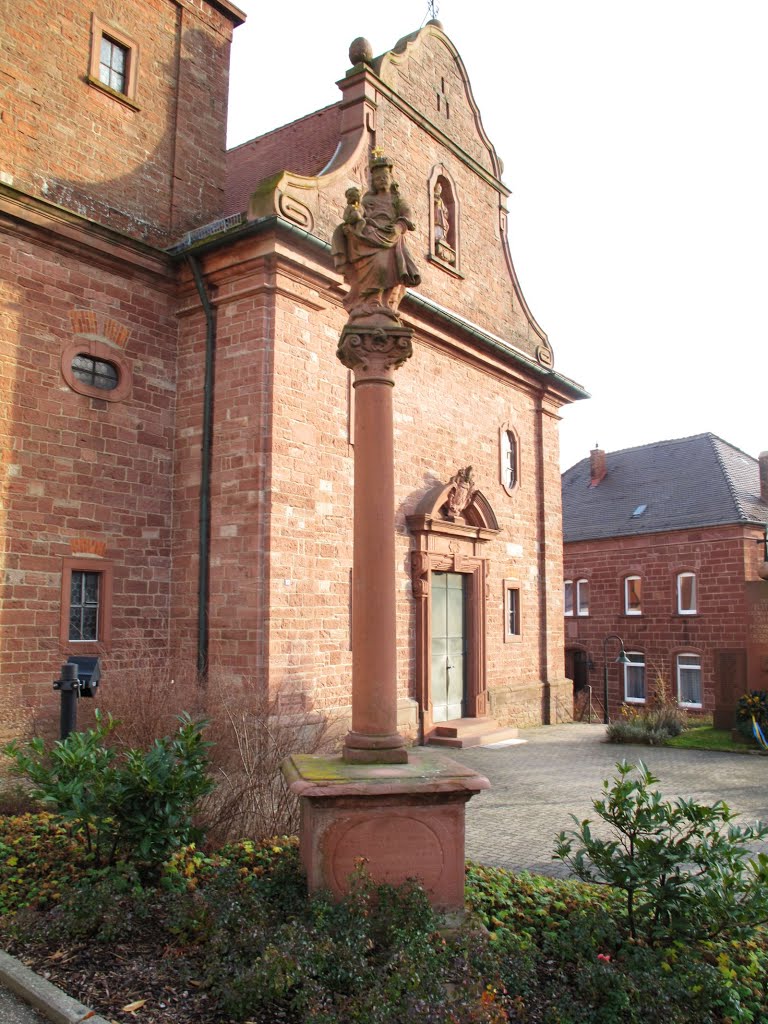 Mariensäule vor der Kirche St. Dorothea (Dörlesberg) by lebola