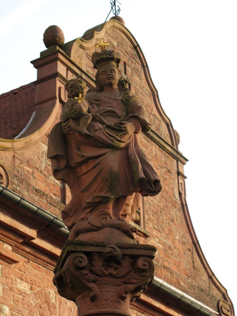 Mariensäule (1731) vor der Kirche St. Dorothea (Dörlesberg) by lebola