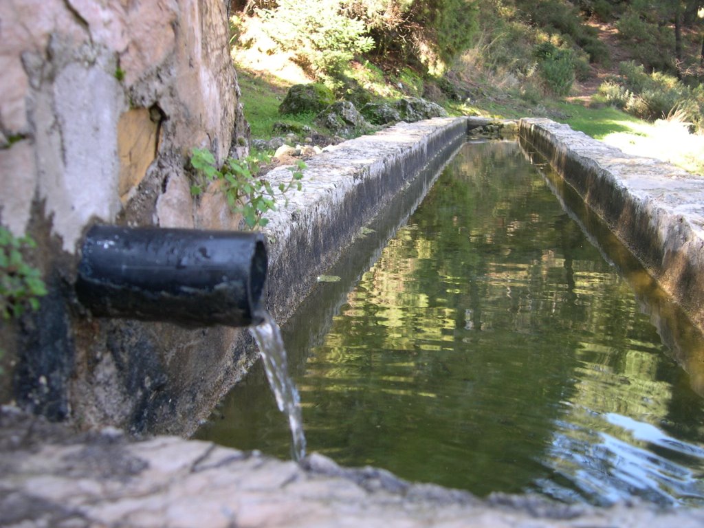 Fuente de la Cueva del Agua. by Pepe Nogales