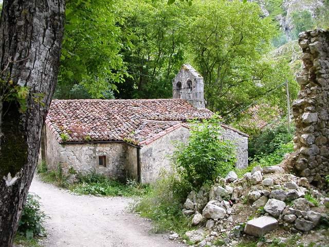 Iglesia de Bulnes by perikko