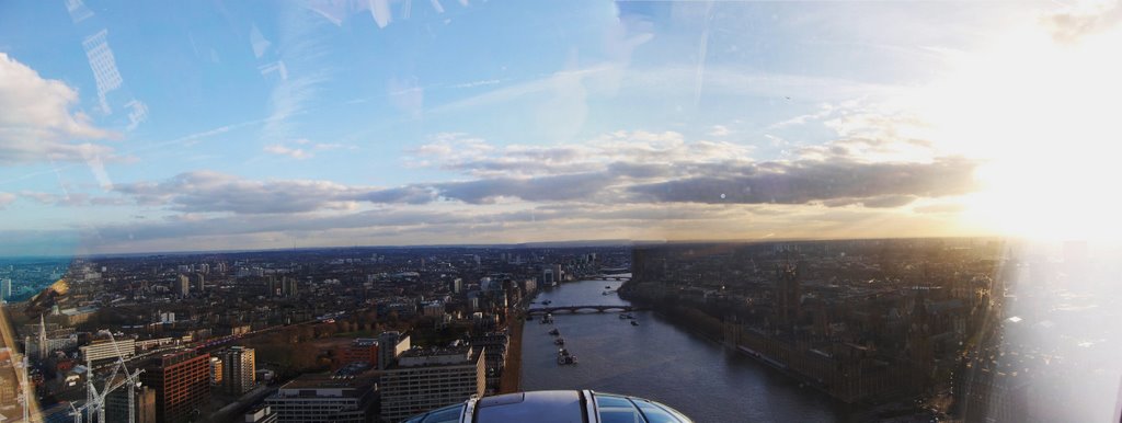 Panorama of London from London Eye by Guido Musch