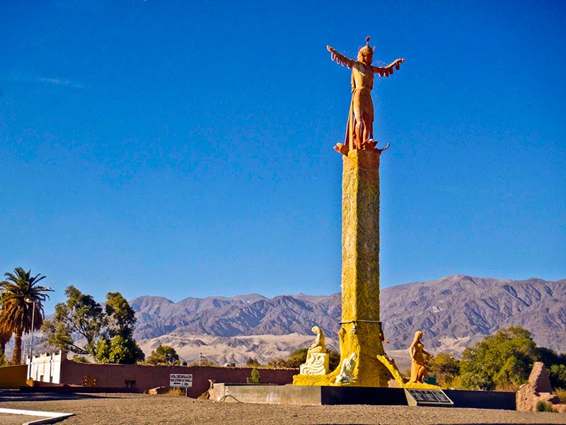 Monumento a la Mujer. by Fernando I. Malmoria