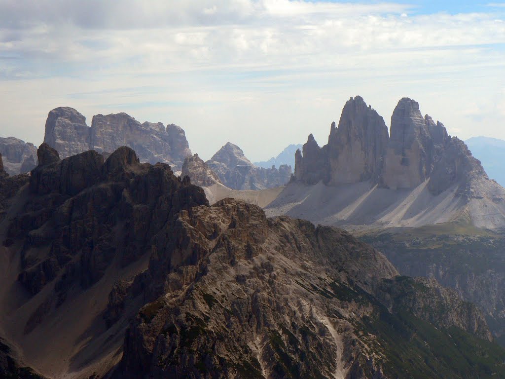 In the foreground: Rautkofel(?), behind Zwölferkofel, Tre Cime. by tondalouda